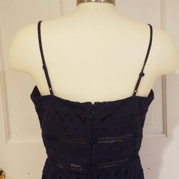 Aqua NEW navy lace dress size M - Picture 6 of 7